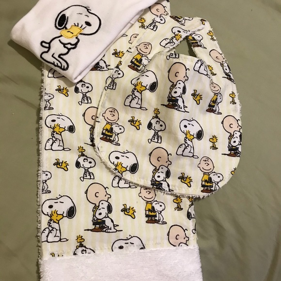 Snoopy Onesie/Bib/Burp! - Picture 3 of 6